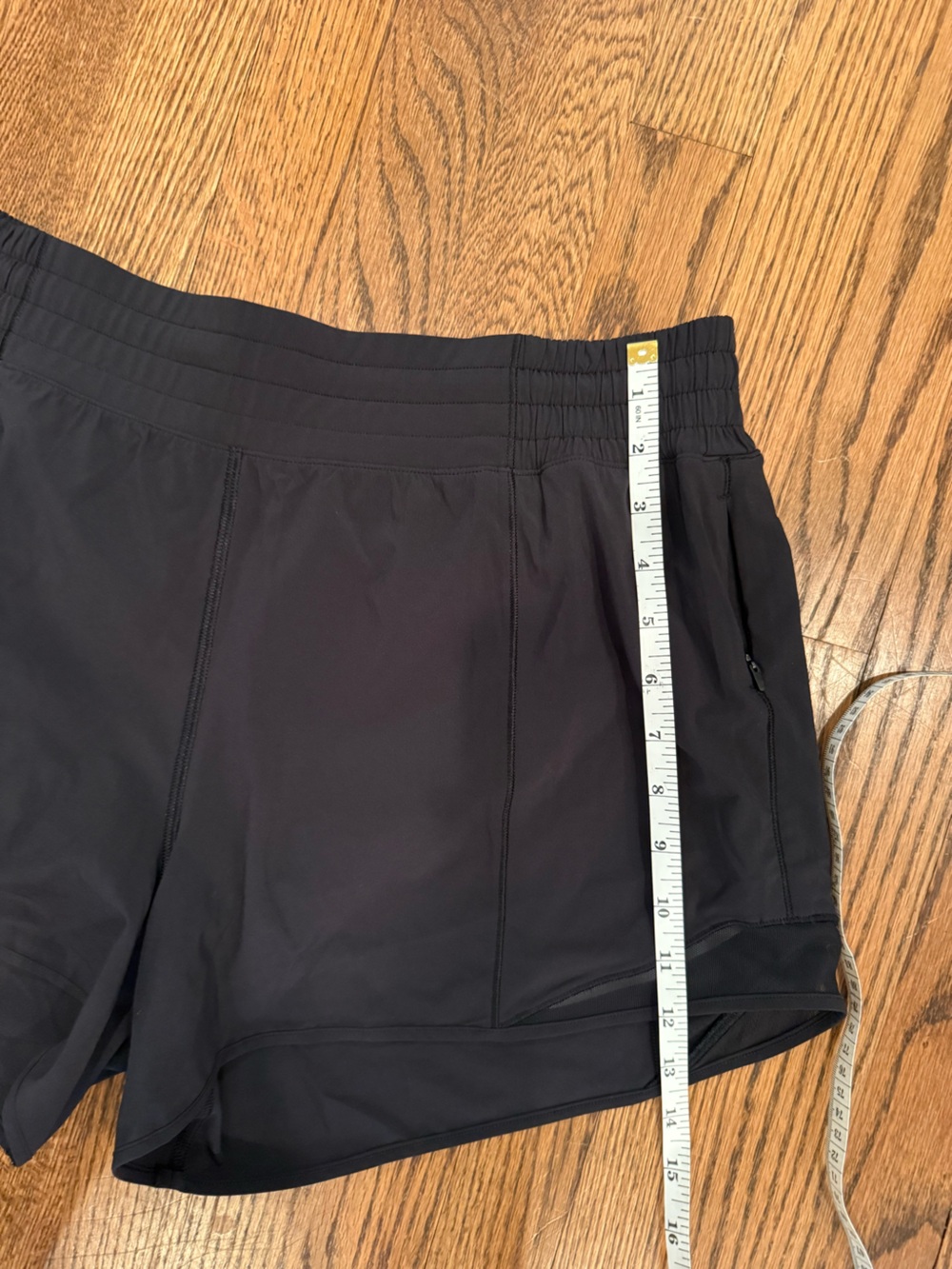 lululemon athletica Hotty Hot Shorts - Picture 3 of 5